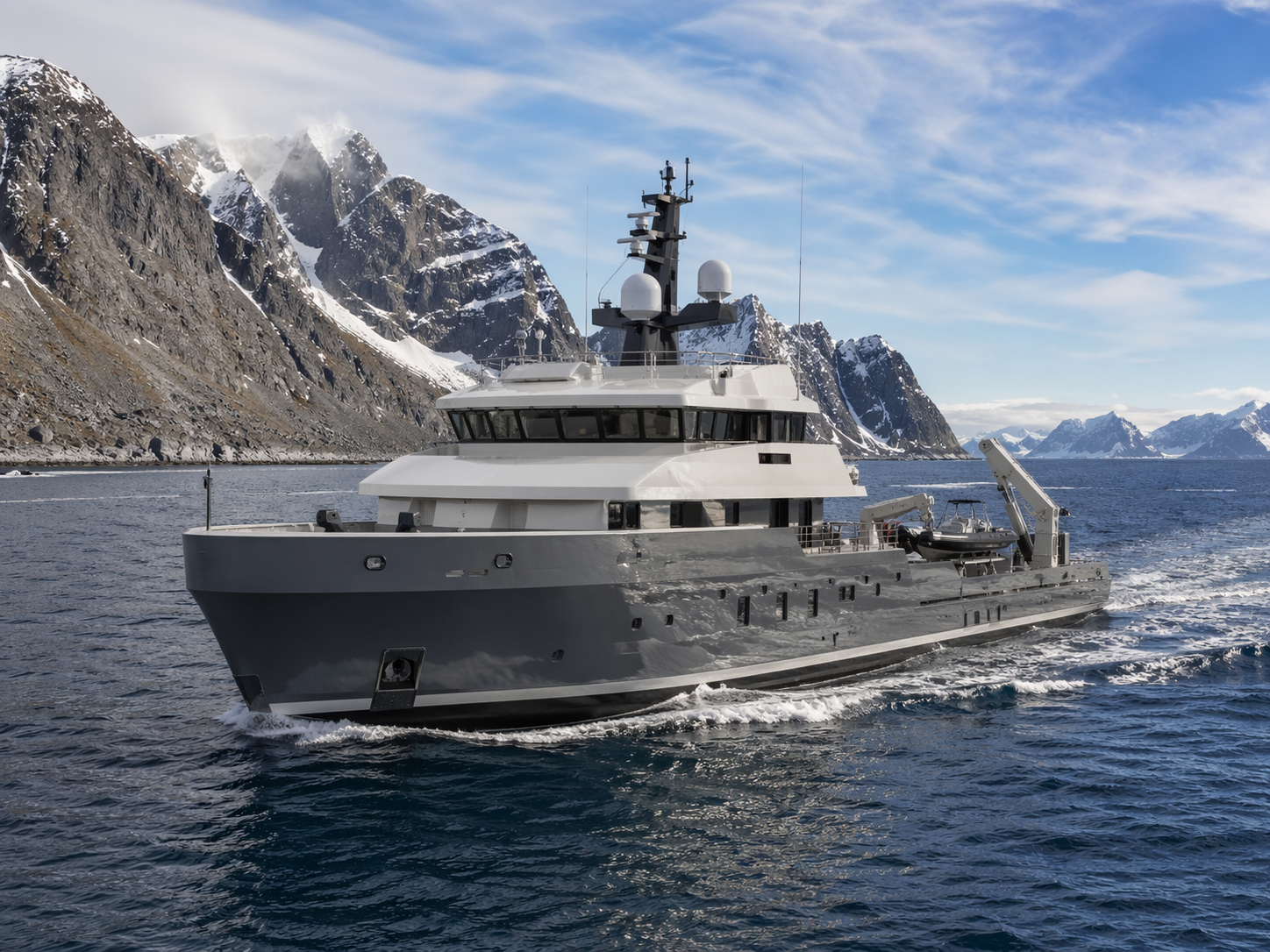 EXPLORER YACHT